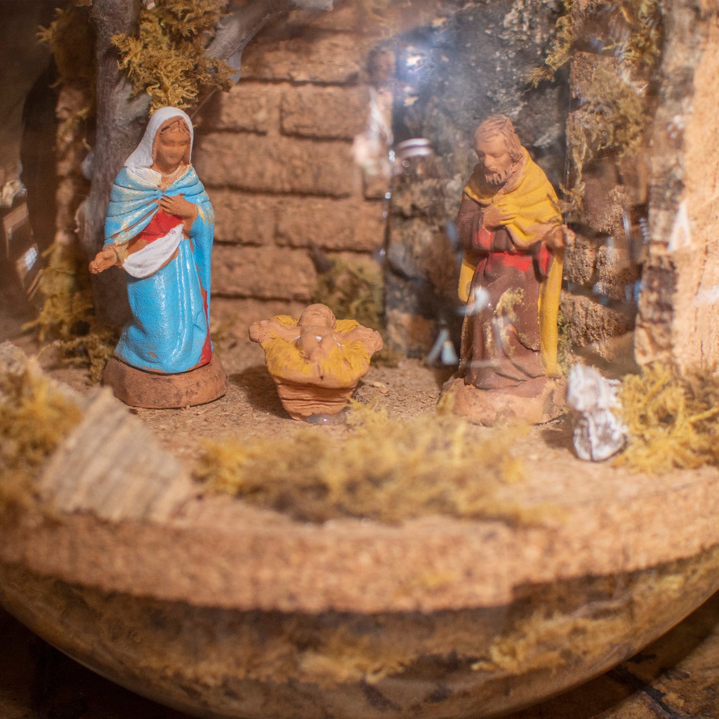 PRESEPE IN PALLA DI VETRO COMPLETO PASTORI TERRACOTTA